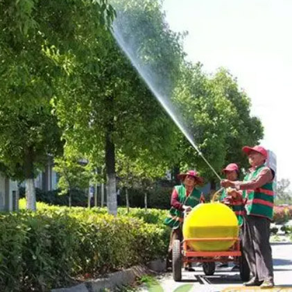 綠化澆水作業